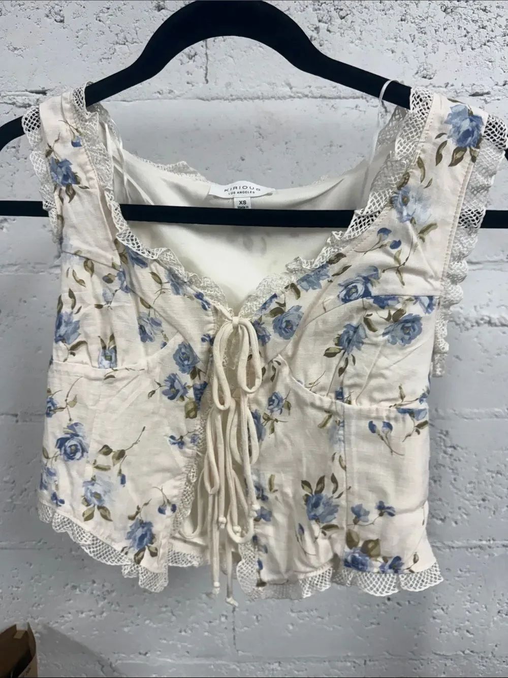KIRIOUS LA Cream Floral Lace-Trim Tie-Front Cropped Top - Blue Floral - Size XS
